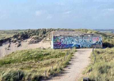 Seeziel Batterie Zanddijk met "Life is a Beach" muurschildering