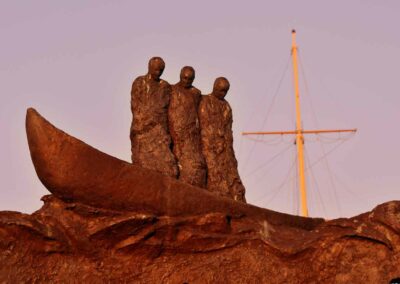 Drie opvarenden kunstwerk "Schaduwen van Licht"