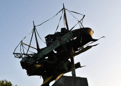 Visserijmonument Den Helder onderaanzicht